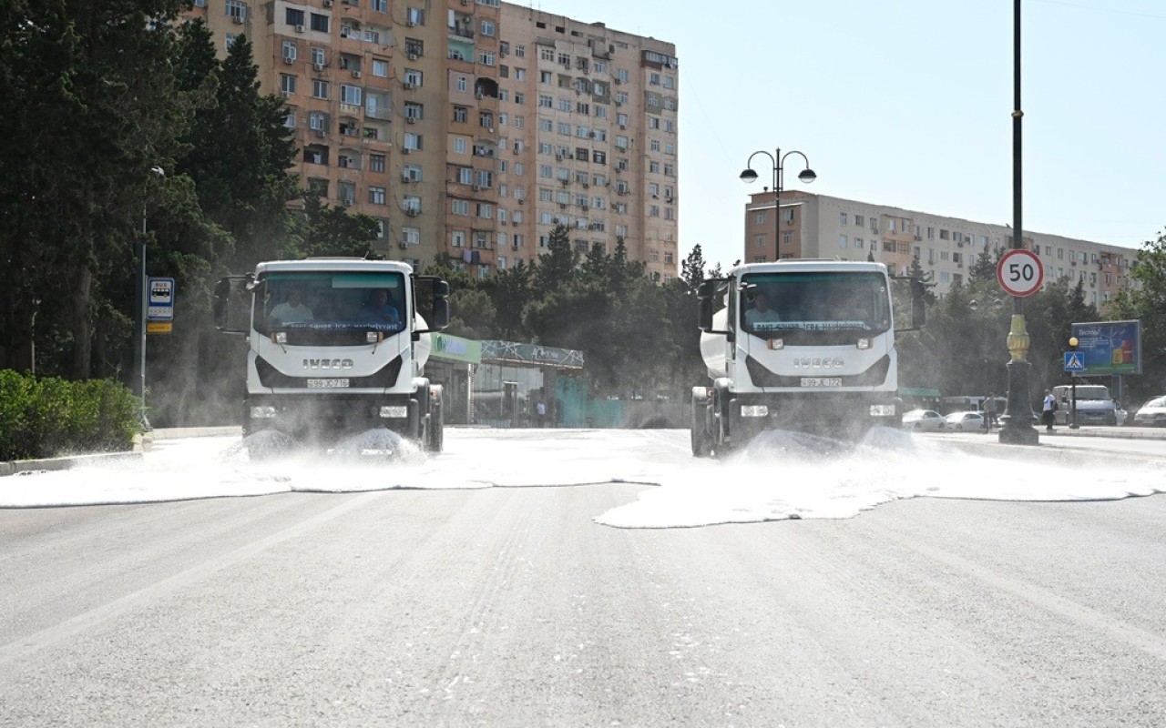 Bu gün Bakının 549 küçəsi yuyulub -FOTOLAR Bu gün Bakının 549 küçəsi yuyulub -FOTOLAR