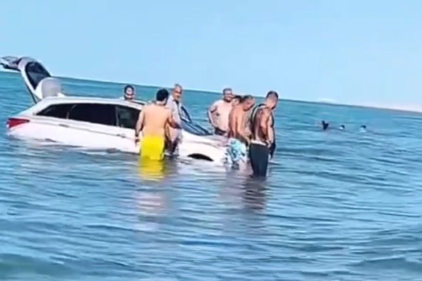 Xanımına avtomobili idarə etməyi öyrədirmiş -Dənizdə "üzən maşın"ın aqibəti Xanımına avtomobili idarə etməyi öyrədirmiş -Dənizdə "üzən maşın"ın aqibəti