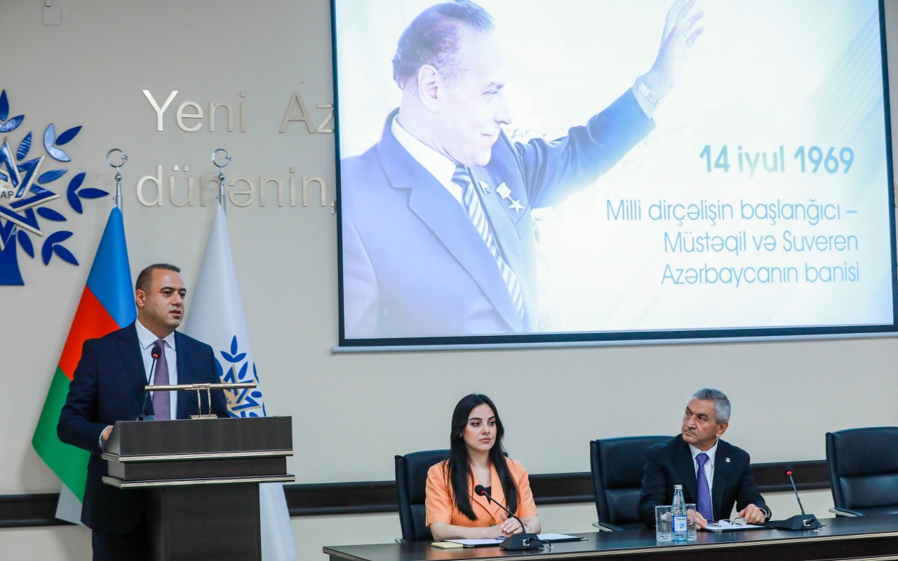 YAP Sabunçu rayon təşkilatı Ulu Öndərlə bağlı tədbir keçirdi -FOTOLAR YAP Sabunçu rayon təşkilatı Ulu Öndərlə bağlı tədbir keçirdi -FOTOLAR