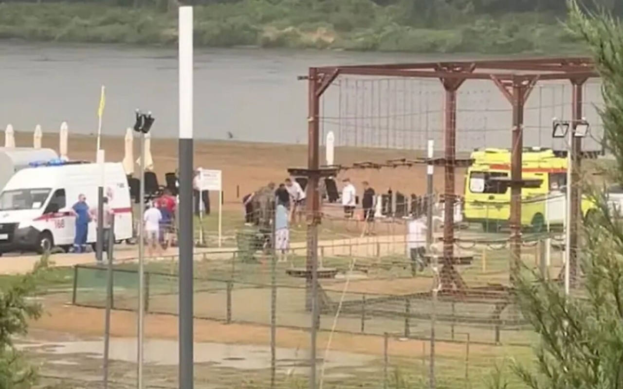 Rusiyada çimərlikdə insanları ildırım vurdu- Ölənlər və yaralananlar var Rusiyada çimərlikdə insanları ildırım vurdu- Ölənlər və yaralananlar var