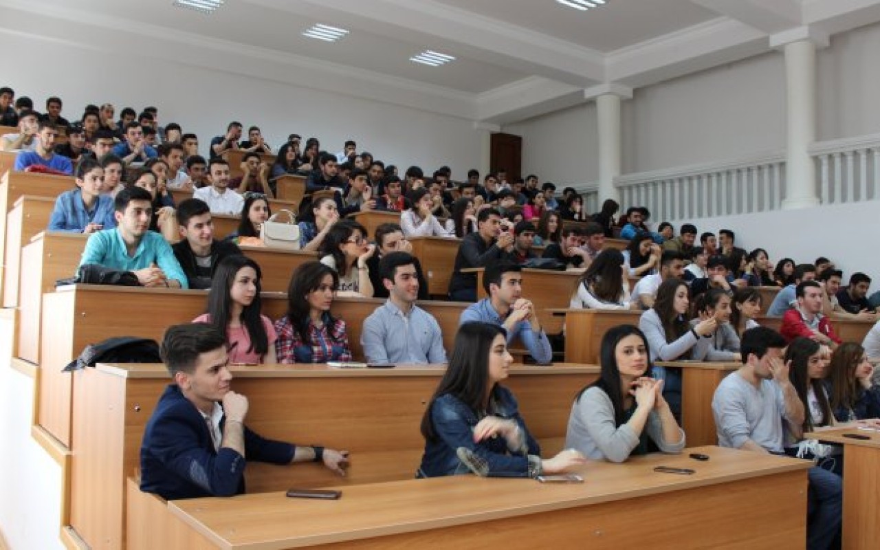 Tələbələrin köçürülməsi başladı Tələbələrin köçürülməsi başladı
