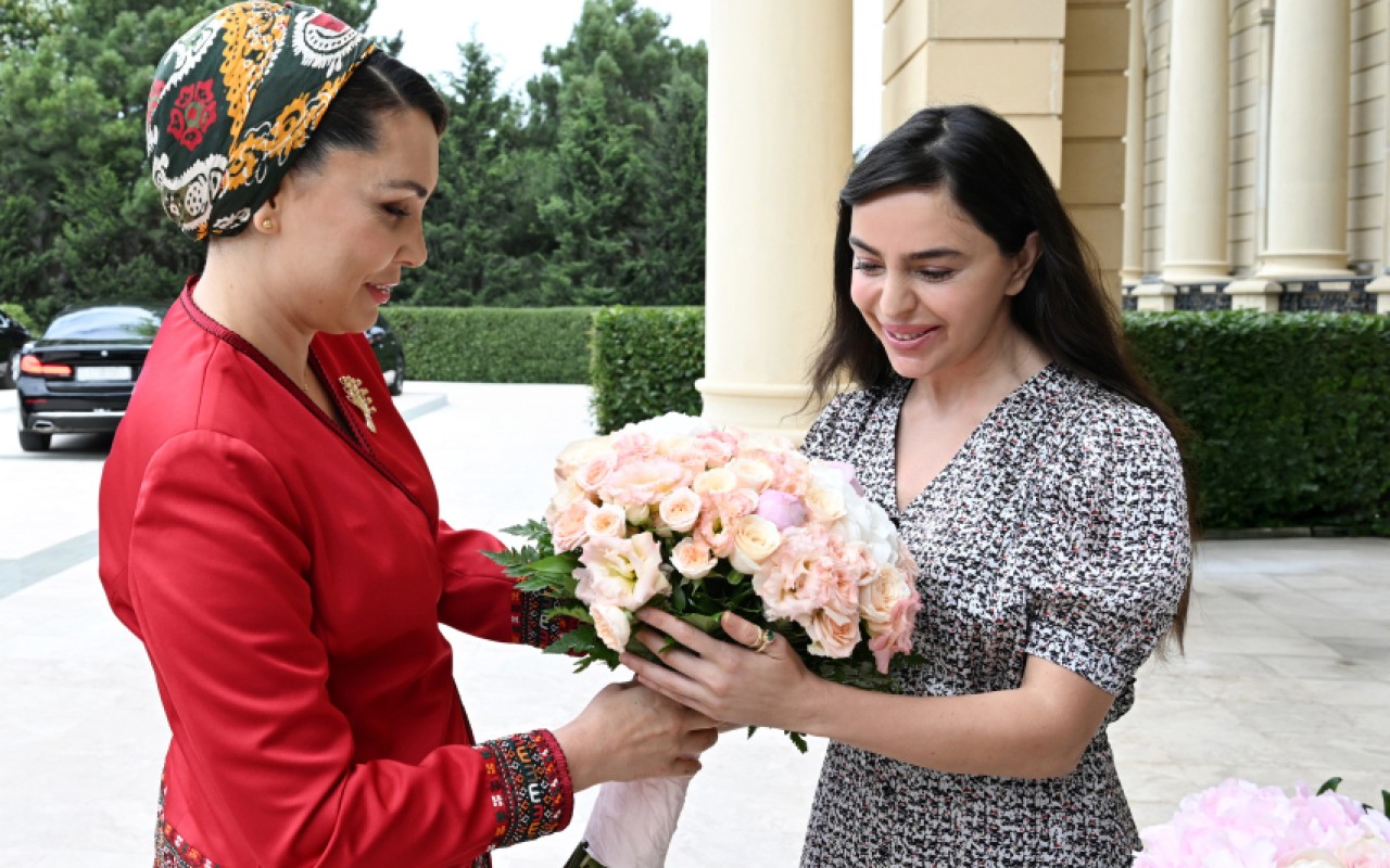 Leyla Əliyeva Oquldjaxan Atabayeva ilə görüşüb -FOTOLAR Leyla Əliyeva Oquldjaxan Atabayeva ilə görüşüb -FOTOLAR
