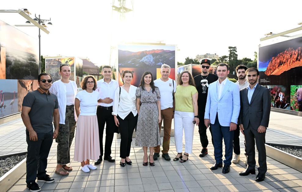 Leyla Əliyeva Dənizkənarı bulvarda sərgi açılışında - FOTOLAR