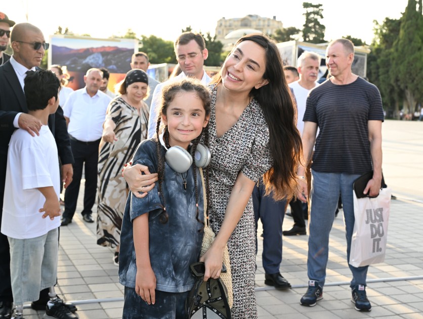 Leyla Əliyeva Dənizkənarı bulvarda sərgi açılışında - FOTOLAR