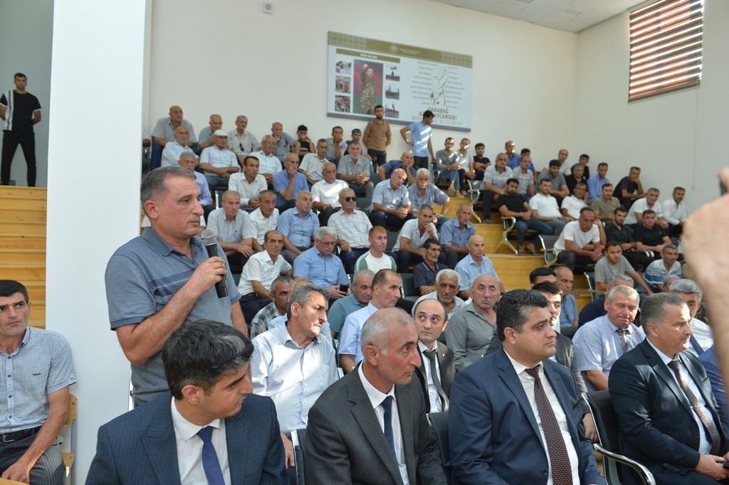 Taleh Qaraşov kənd sakinlərinin problemlərini dinlədi - FOTOLAR