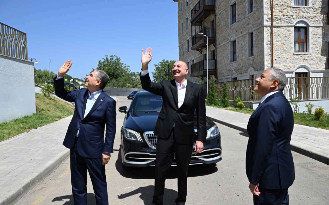 Liderlər Şuşadakı birinci yaşayış kompleksində- FOTOLAR