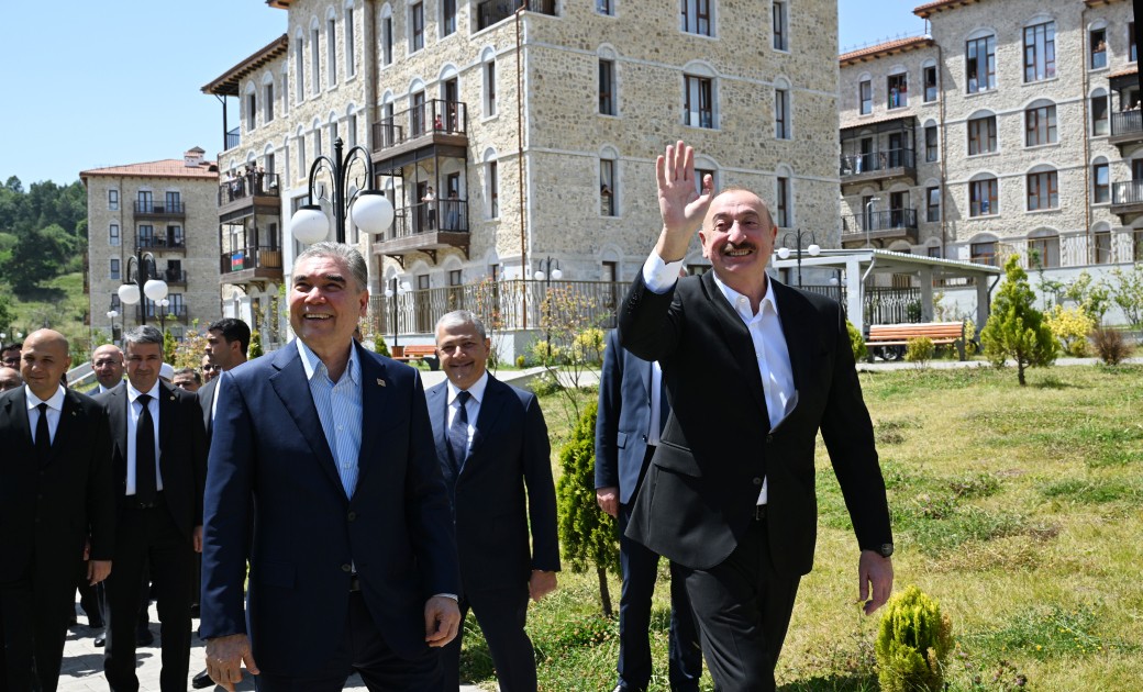 Liderlər Şuşadakı birinci yaşayış kompleksində - FOTOLAR