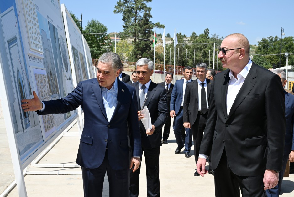 Prezident və Berdiməhəmmədov Yeni Şuşa məscidindəki işlərlə tanış oldular - FOTOLAR