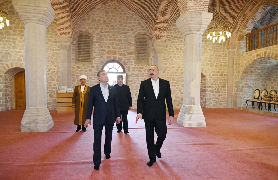 İlham Əliyev və Berdiməhəmmədov Yuxarı Gövhər Ağa məscidini ziyarət etdilər - FOTOLAR