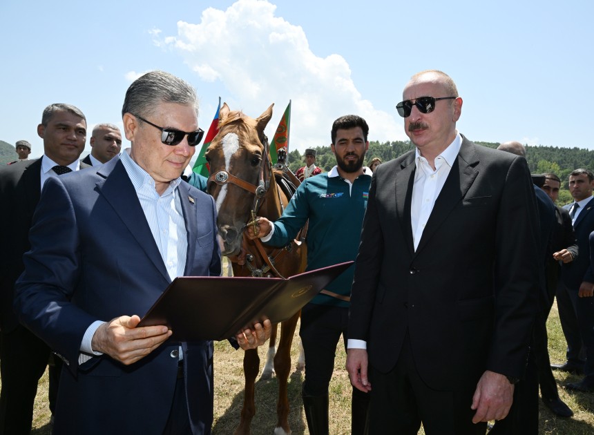 Prezident Berdiməhəmmədova Qarabağ atı hədiyyə etdi - FOTOLAR