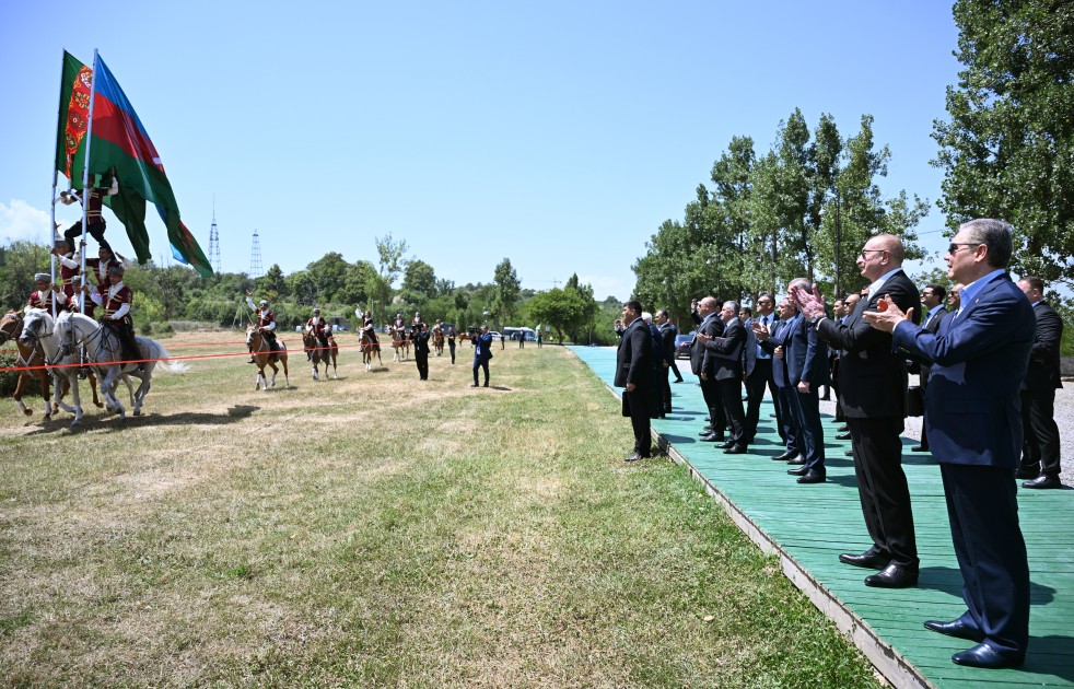 Prezident Berdiməhəmmədova Qarabağ atı hədiyyə etdi - FOTOLAR