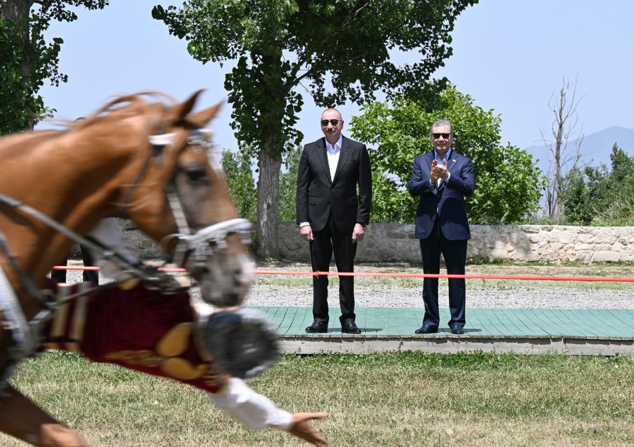 Prezident Berdiməhəmmədova Qarabağ atı hədiyyə etdi - FOTOLAR