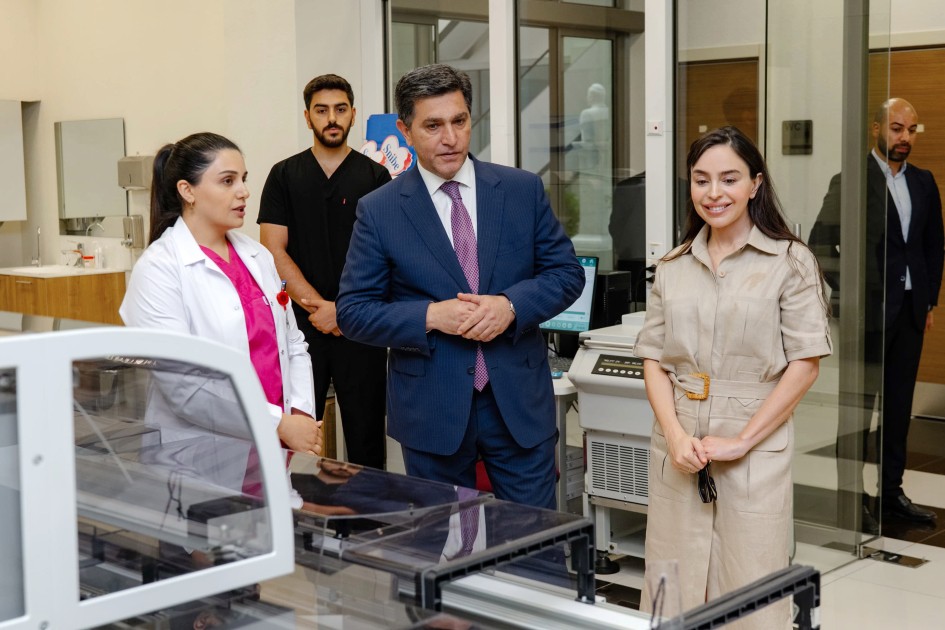 Leyla Əliyeva “Məlhəm Hospital”da olub - FOTOLAR