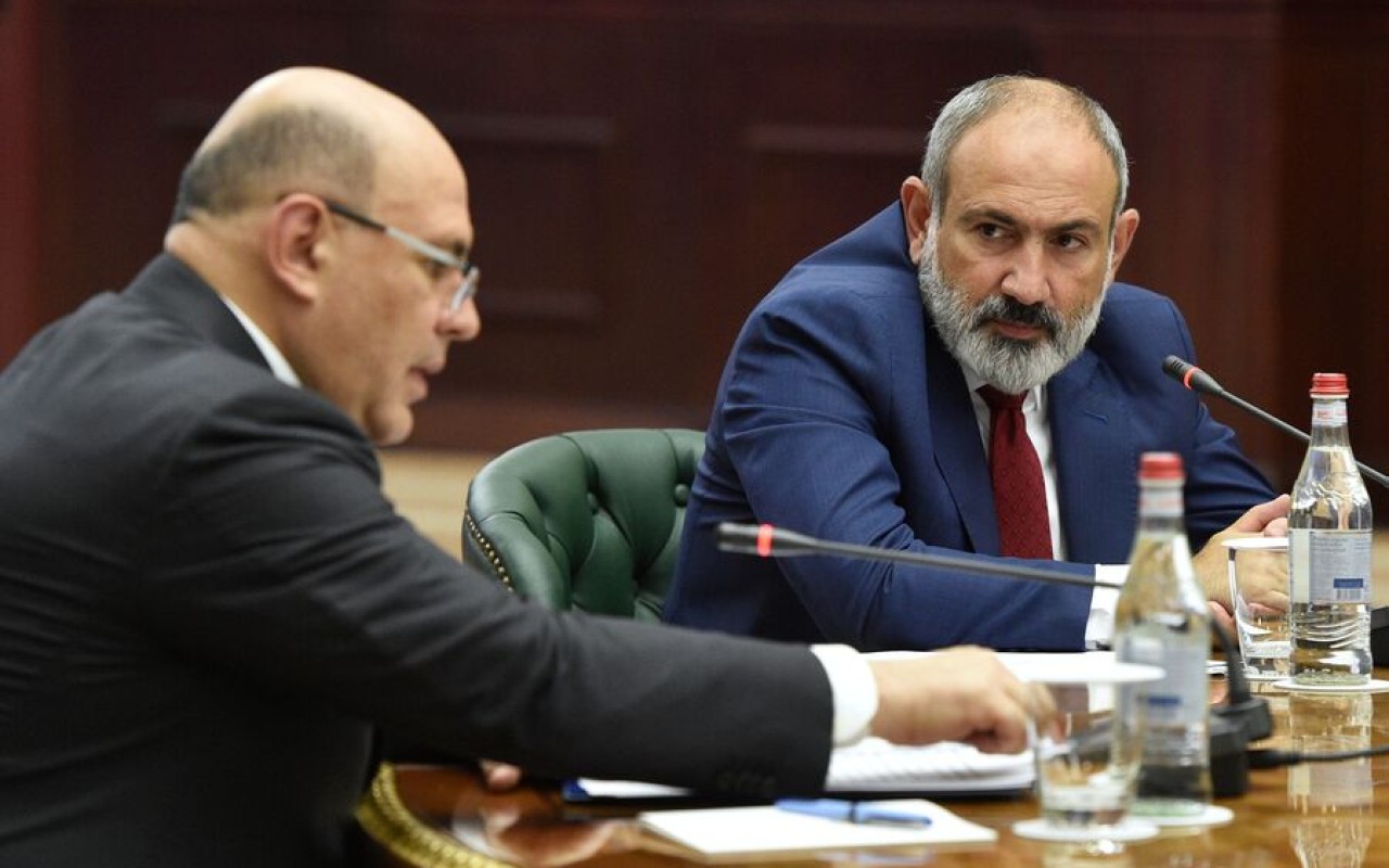 Mişustin Paşinyanla görüşdü