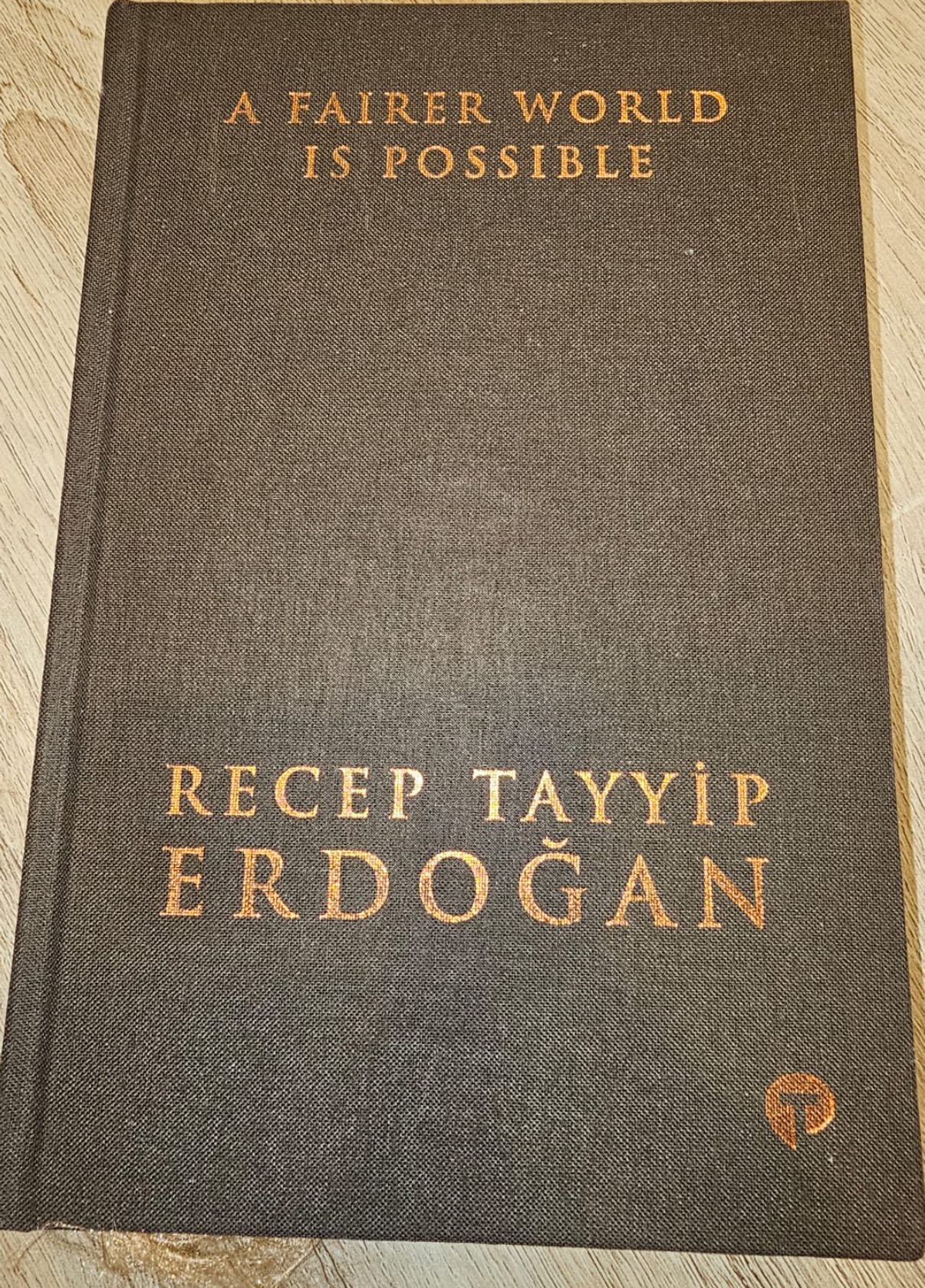 Anna Akopyan Ərdoğanın kitabından yazdı - FOTO
