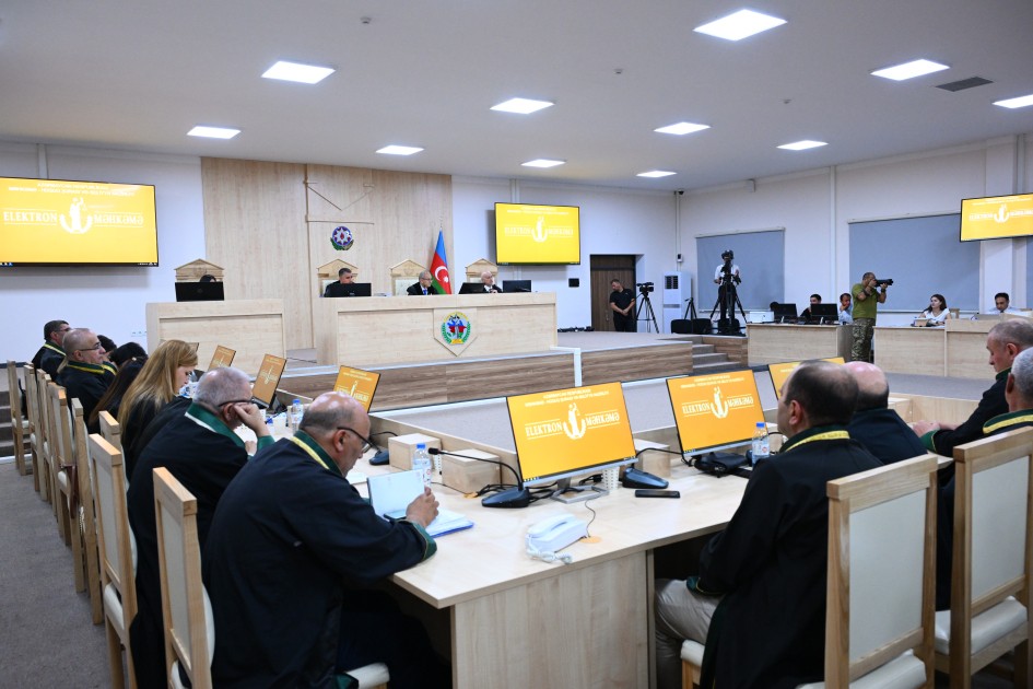 Rus və erməni dillərində sözləri təkrarlamadığına görə ayağından güllələnib (MƏHKƏMƏ)