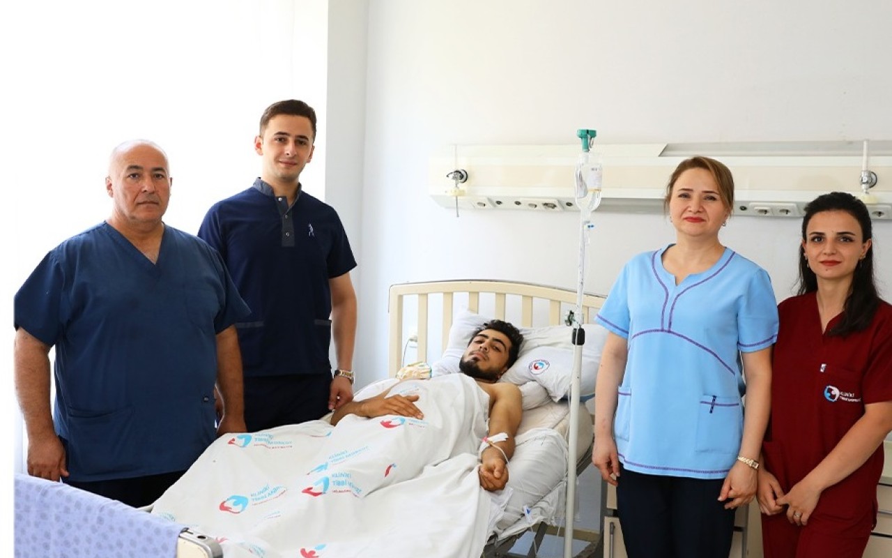 Gənc oğlanın mədəsinəmetal əşya batdı
