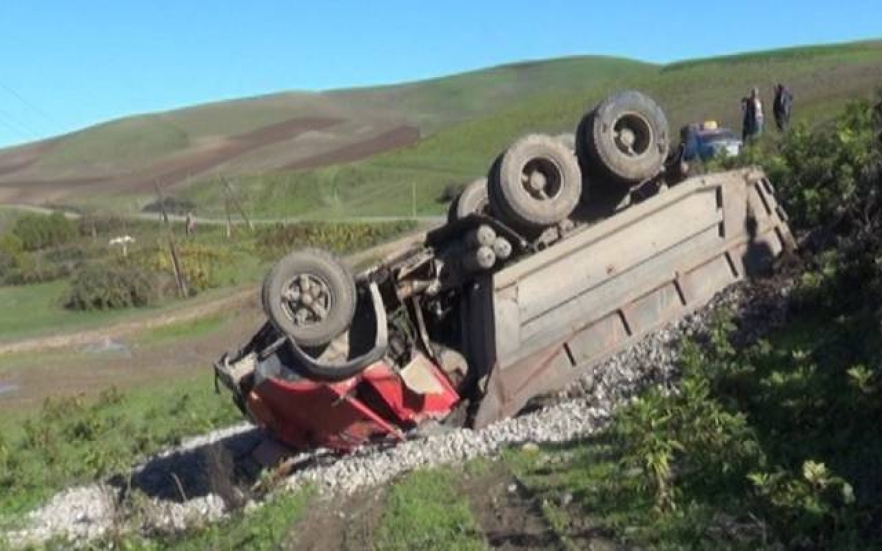 Kəlbəcərdə yük maşını aşdı -Sürücü öldü Kəlbəcərdə yük maşını aşdı -Sürücü öldü
