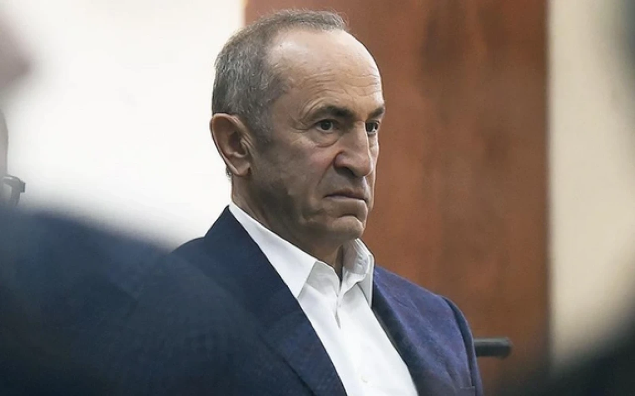 Ermənistan Robert Koçaryandan1,7 milyon dollar tələb edir