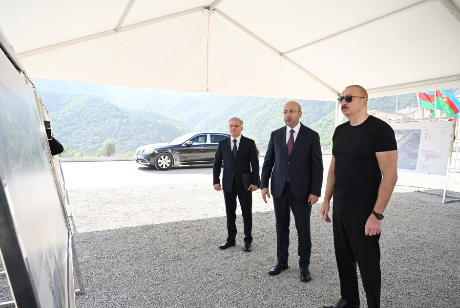Prezident Kəlbəcər şəhər parkının təməlini qoyub - YENİLƏNİB (FOTO)