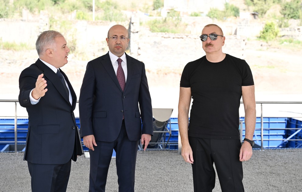 Prezident Kəlbəcər şəhər parkının təməlini qoyub - YENİLƏNİB (FOTO)