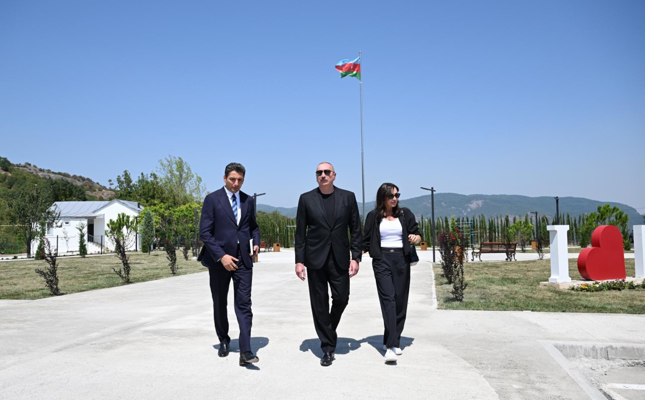 Prezident və xanımı Ağdərənin Kolatağ kəndində - YENİLƏNİB (FOTOLAR)