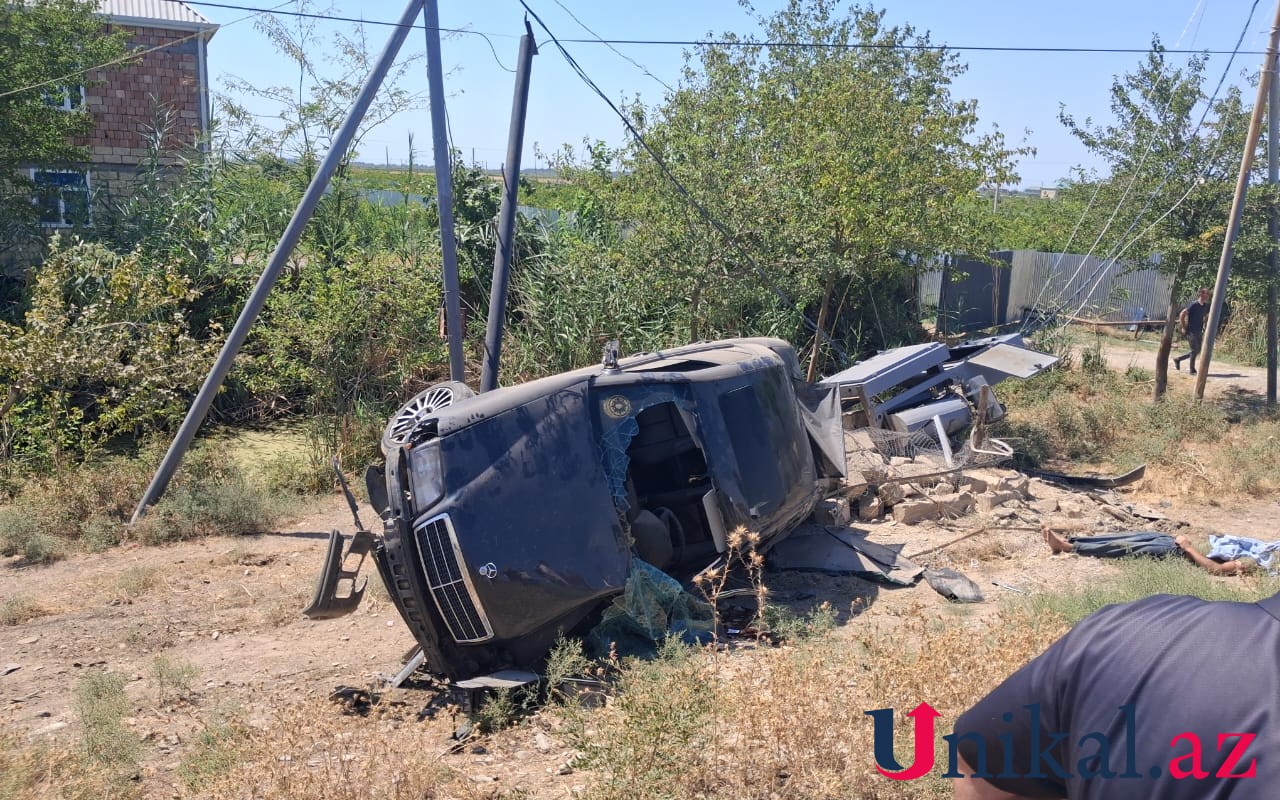 Kürdəmirdə minik maşını aşıb,ölən var Kürdəmirdə minik maşını aşıb,ölən var