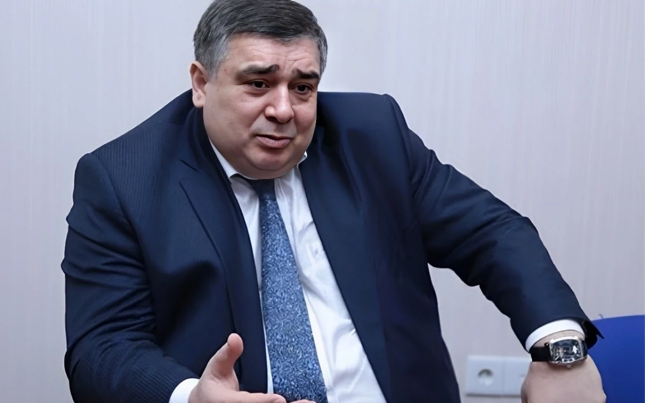 Şıxlinski toyuq hini boyda kamerada saxlanılır- Hər an ölə bilər