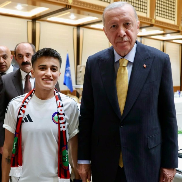 Ərdoğan Azərbaycan millisinin futbolçuları ilə görüşdü - FOTO