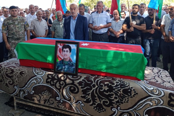 İtkin düşmüş şəhid Rizvan Hacıyev dəfn edildi- YENİLƏNİB İtkin düşmüş şəhid Rizvan Hacıyev dəfn edildi- YENİLƏNİB