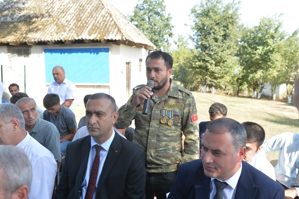 Taleh Qaraşov kənd sakinlərinin müraciətlərini dinlədi - FOTOLAR