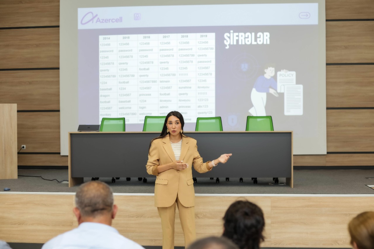 "Azercell" Bərdədə yaşlılar üçün kibertəhlükəsizlik təlimi keçdi - FOTOLAR