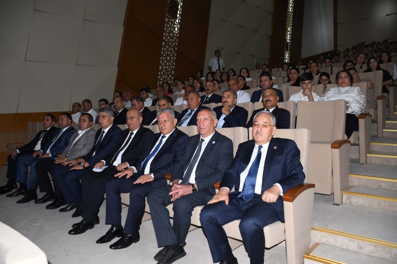 İcra başçısı Vaqif Həsənov yüksək bal toplayan abituriyentlərlə görüşdü - FOTOLAR