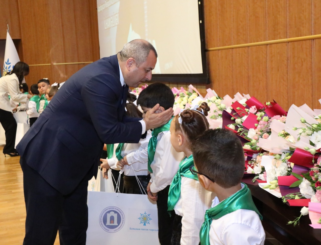 Suraxanıda 600-dən yuxarı bal toplayan məzunlarla görüş keçirildi - FOTOLAR