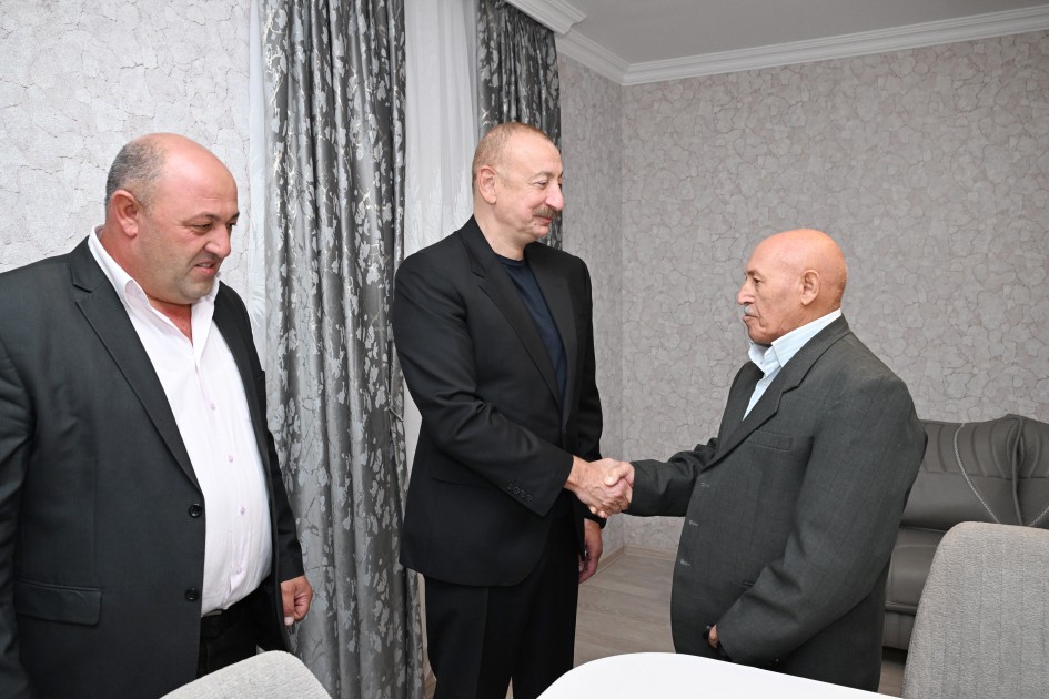 İlham Əliyev Qırmızı Bazarda - FOTOLAR
