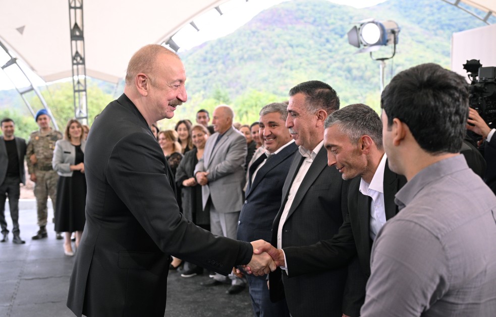 Prezident 4 kəndin sakinləri ilə görüşdü - FOTOLAR