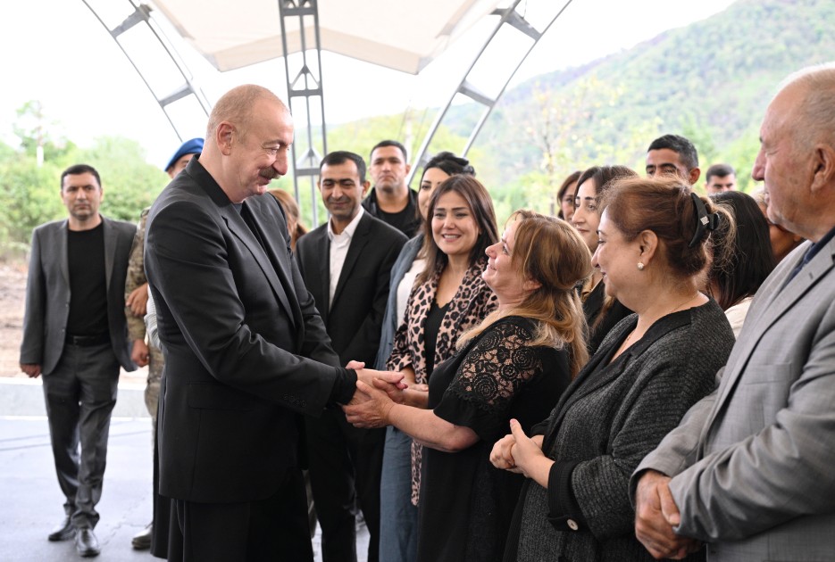 Prezident 4 kəndin sakinləri ilə görüşdü - FOTOLAR