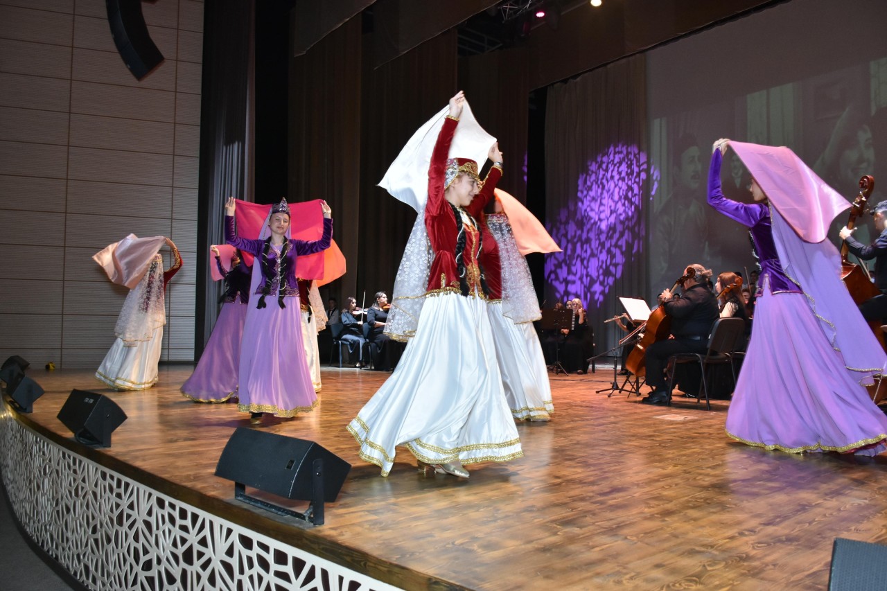 Sumqayıtda Üzeyir Hacıbəyliyə həsr olunmuş konsert keçirilib - FOTOLAR