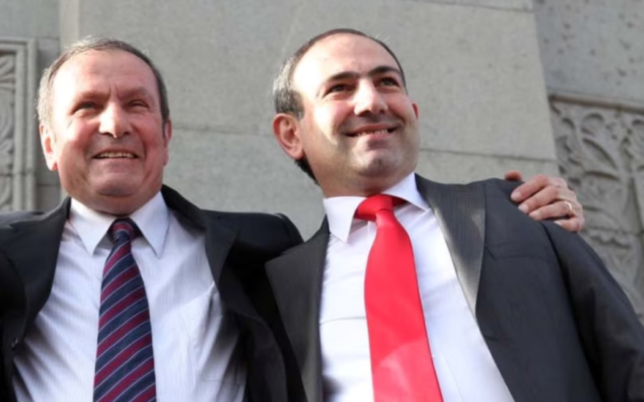 "Onun əlində Qarabağla bağlı bütün sənədlər var"- Eks-prezident