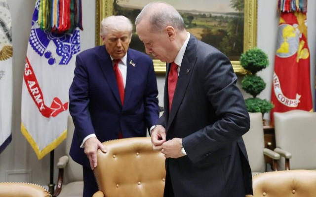 Trampdan Ərdoğana nəzakətli davranış 