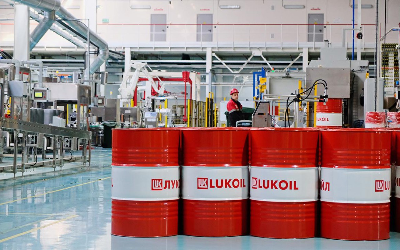"Lukoil" xaricdəki səhmlərini satır 
