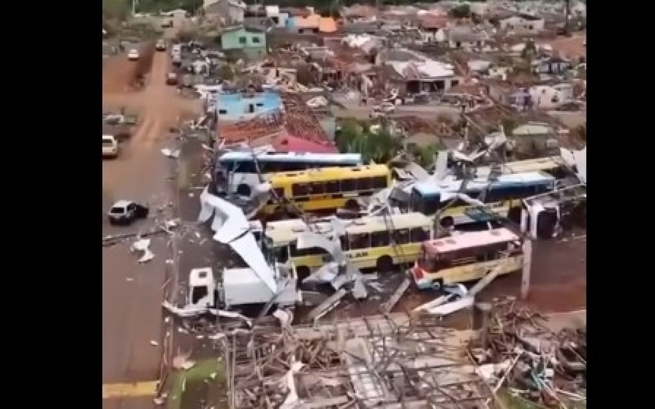 Güclü tornado 750 nəfəri yaraladı 