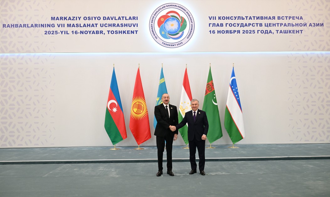 İlham Əliyev Daşkənddə Konqres Mərkəzinə gəldi - FOTOLAR