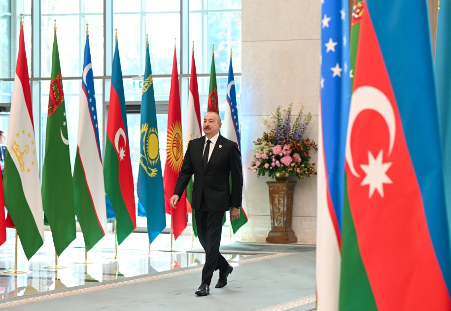 İlham Əliyev Daşkənddə Konqres Mərkəzinə gəldi - FOTOLAR