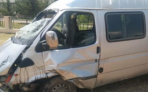 Goranboyda mikroavtobus qəzaya düşdü