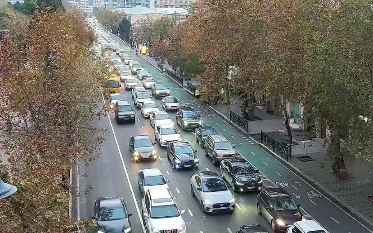 Bu yollarda sıxlıq var - SİYAHI