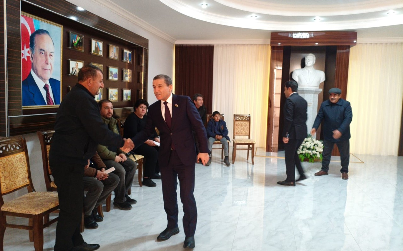 Deputat Goranboyda seçiciləri ilə görüşüb, problemlərini yerindəcə həll etdi (FOTOLAR)