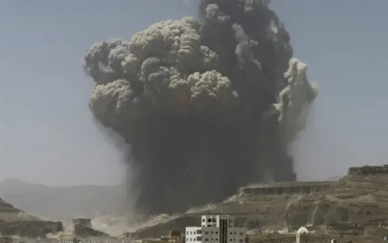Səudiyyə Ərəbistanı Yəməndə limanı bombaladı