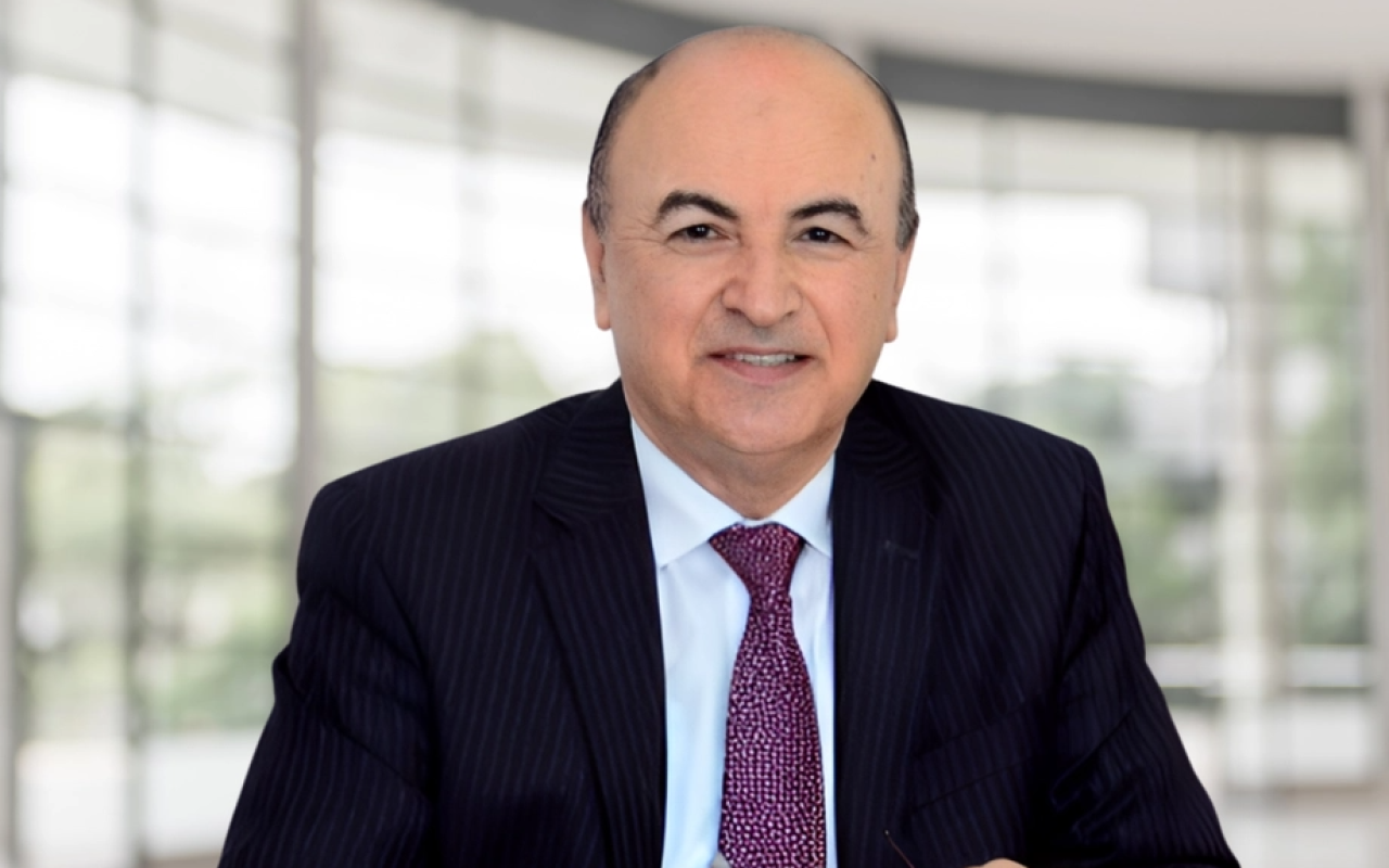 Rektor əvəzinin professor statusu əlindən alındı 