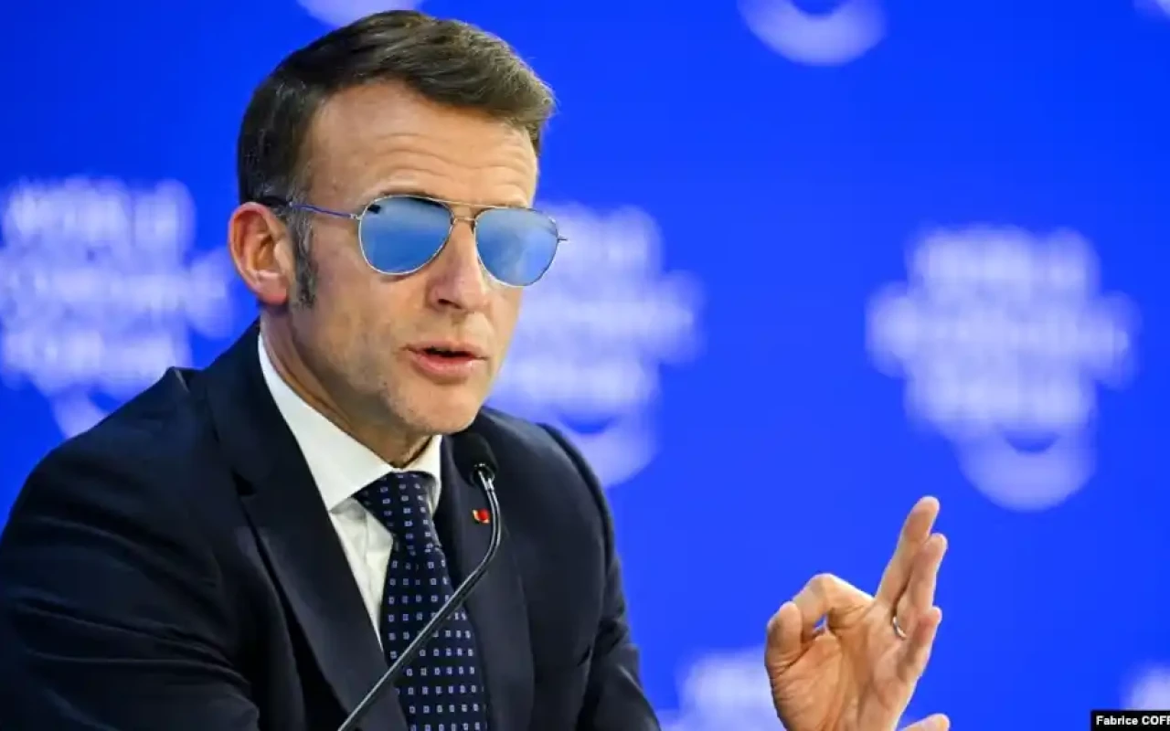 Fransa lideri Davosu tərk etdi 